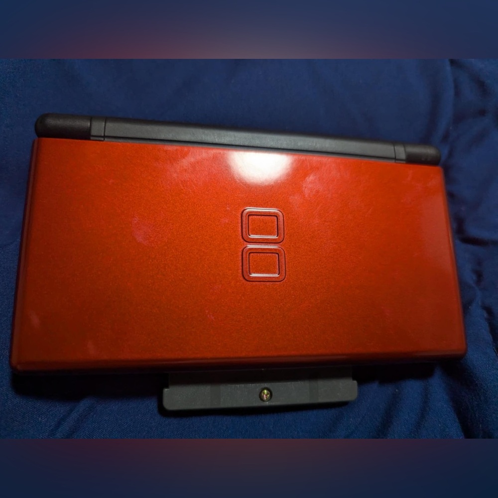 Nintendo DS Lite w Charger great condition!